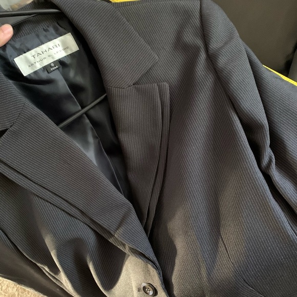Tahari Arthur Levine Navy Blue Pinstripe Blazer 8 - Picture 7 of 8